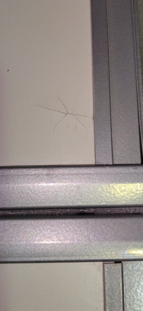 三つ折りﾊﾟｰﾃｰｼｮﾝ白_480x320